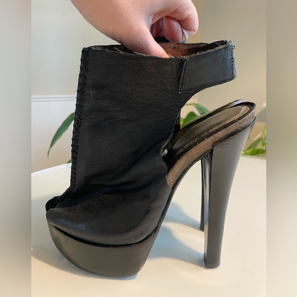 PELLE MODA Leather Sky High Wooden Platform Open Toe Sandal Stiletto Heels 9